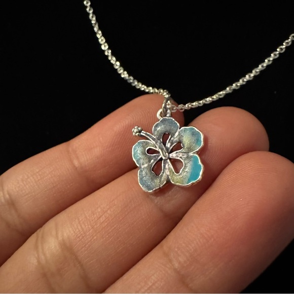 ⚜️3 for $30⚜️ Claire’s Floral Hibiscus Flower Enamel Pendant Necklace - Picture 4 of 13